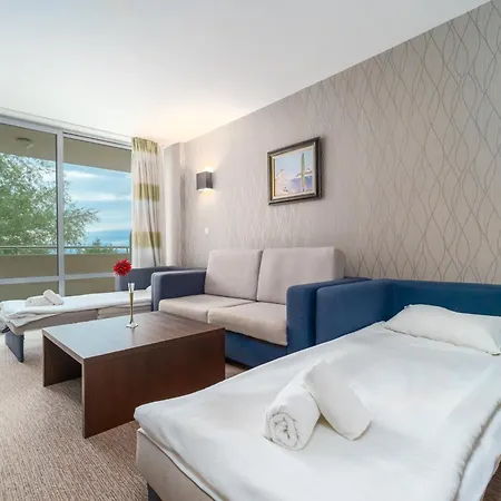Sandy Bay Hotel