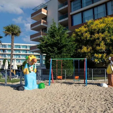 Sandy Bay Otel 4*
