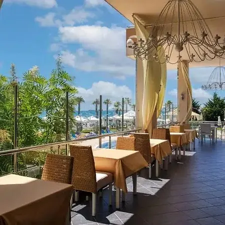 Hotel Sandy Bay