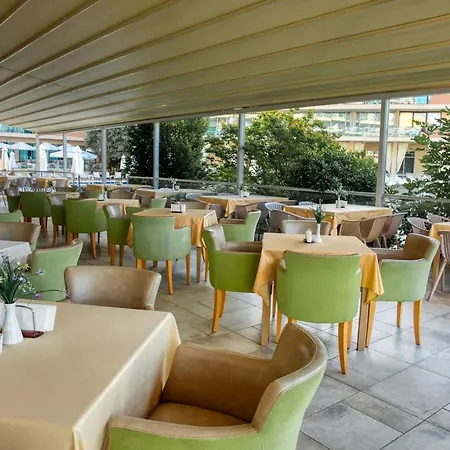 Sandy Bay Hotel