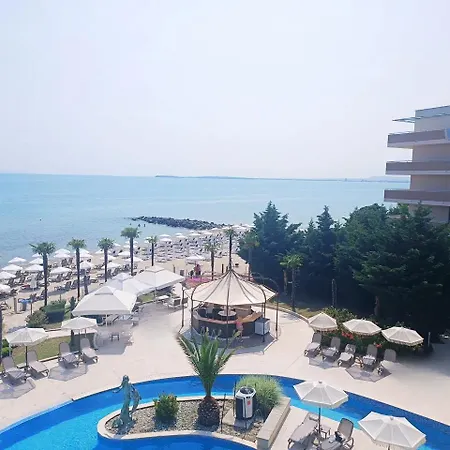Sandy Bay Hotel 4*