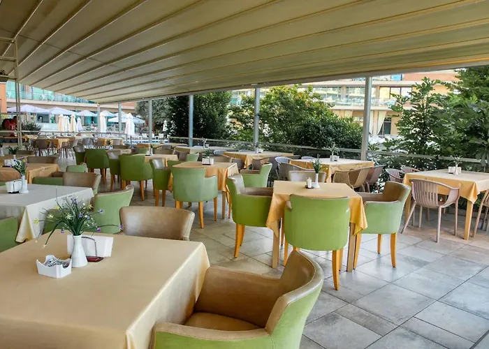 Sandy Bay Отель